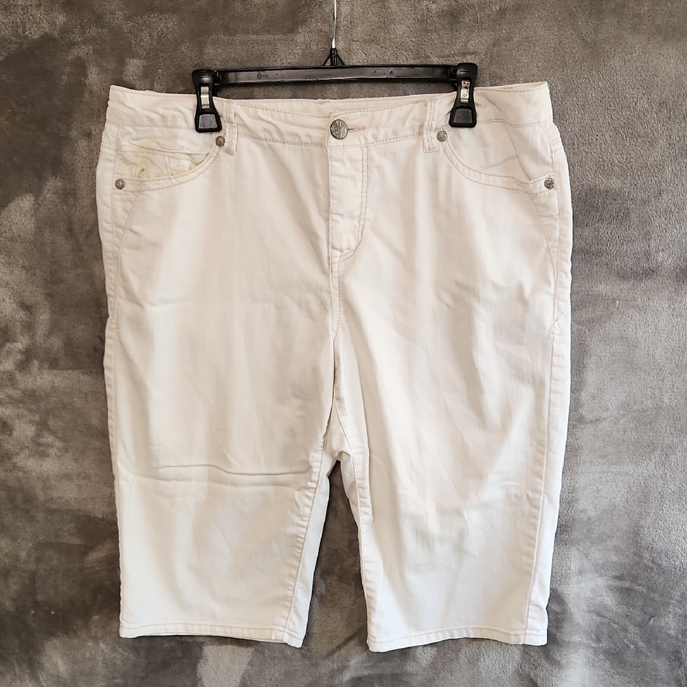 White Denim Capris. Style & CO Jeans Size 12